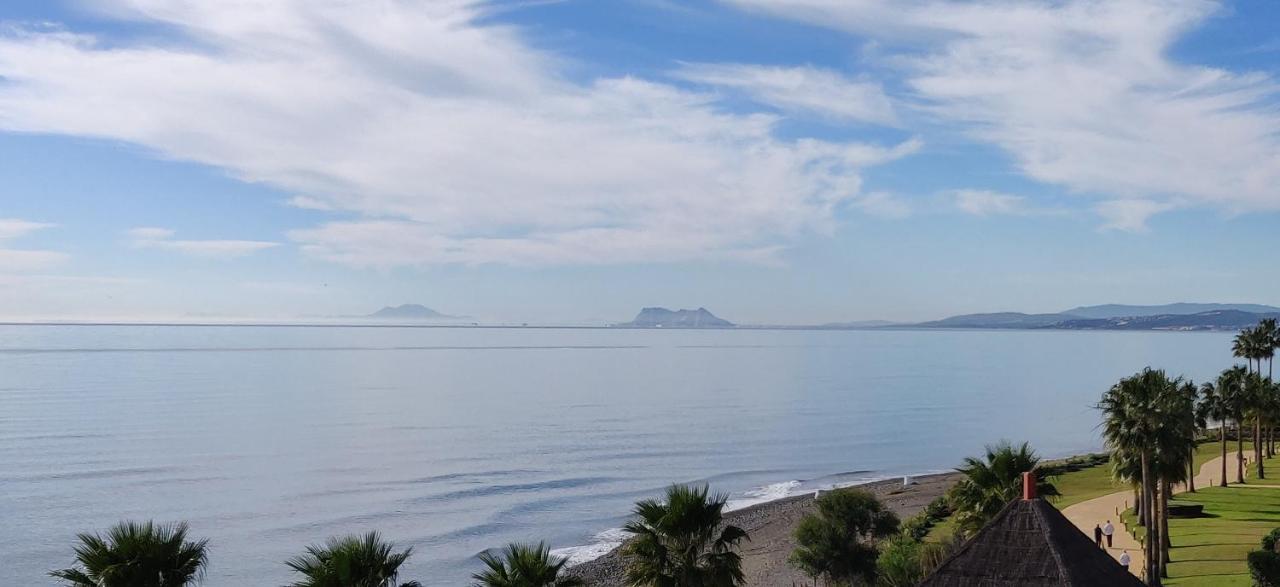 Bahia De La Plata Seafront Apartment Estepona Bagian luar foto