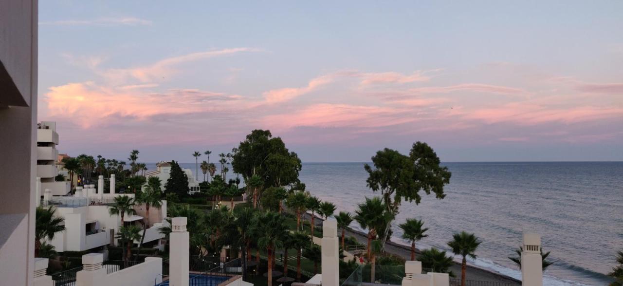 Bahia De La Plata Seafront Apartment Estepona Bagian luar foto