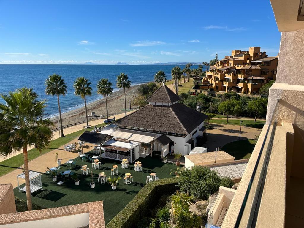 Bahia De La Plata Seafront Apartment Estepona Bagian luar foto